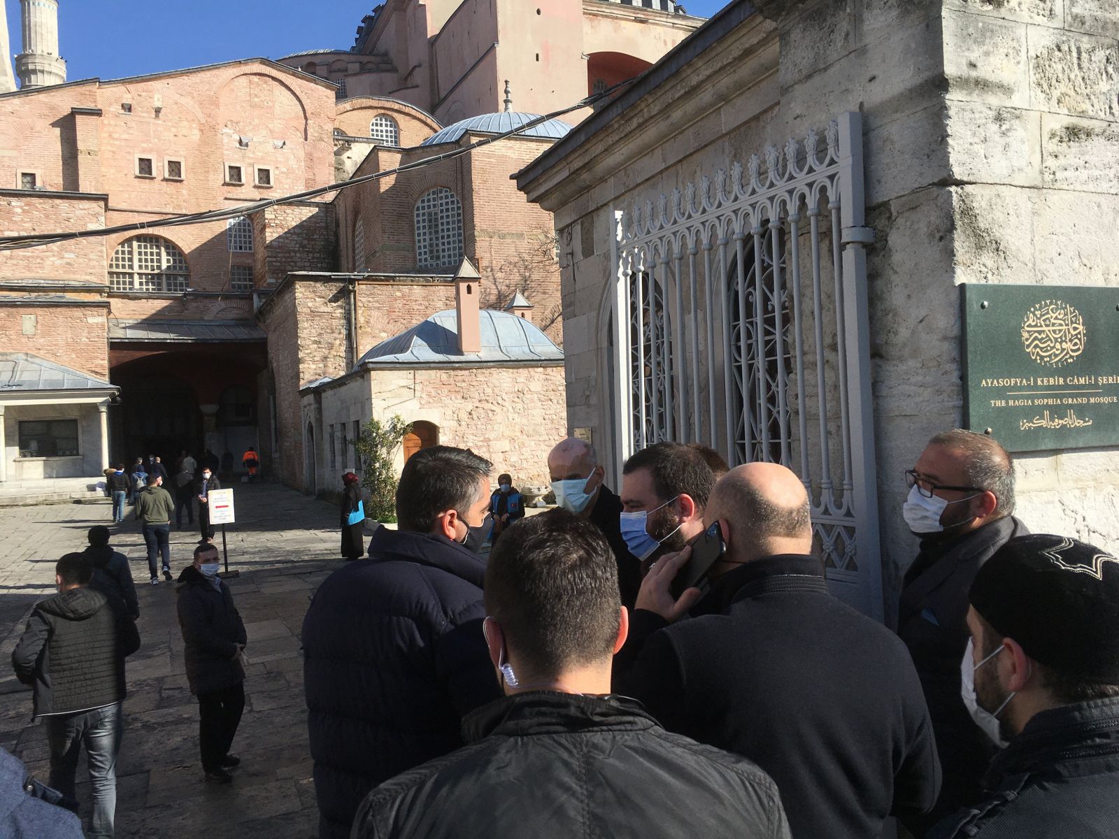 Hanedan üyeleri taziyeleri kabul etti: İsterdik ki Türkiye’ye defnedilsin ama olmadı